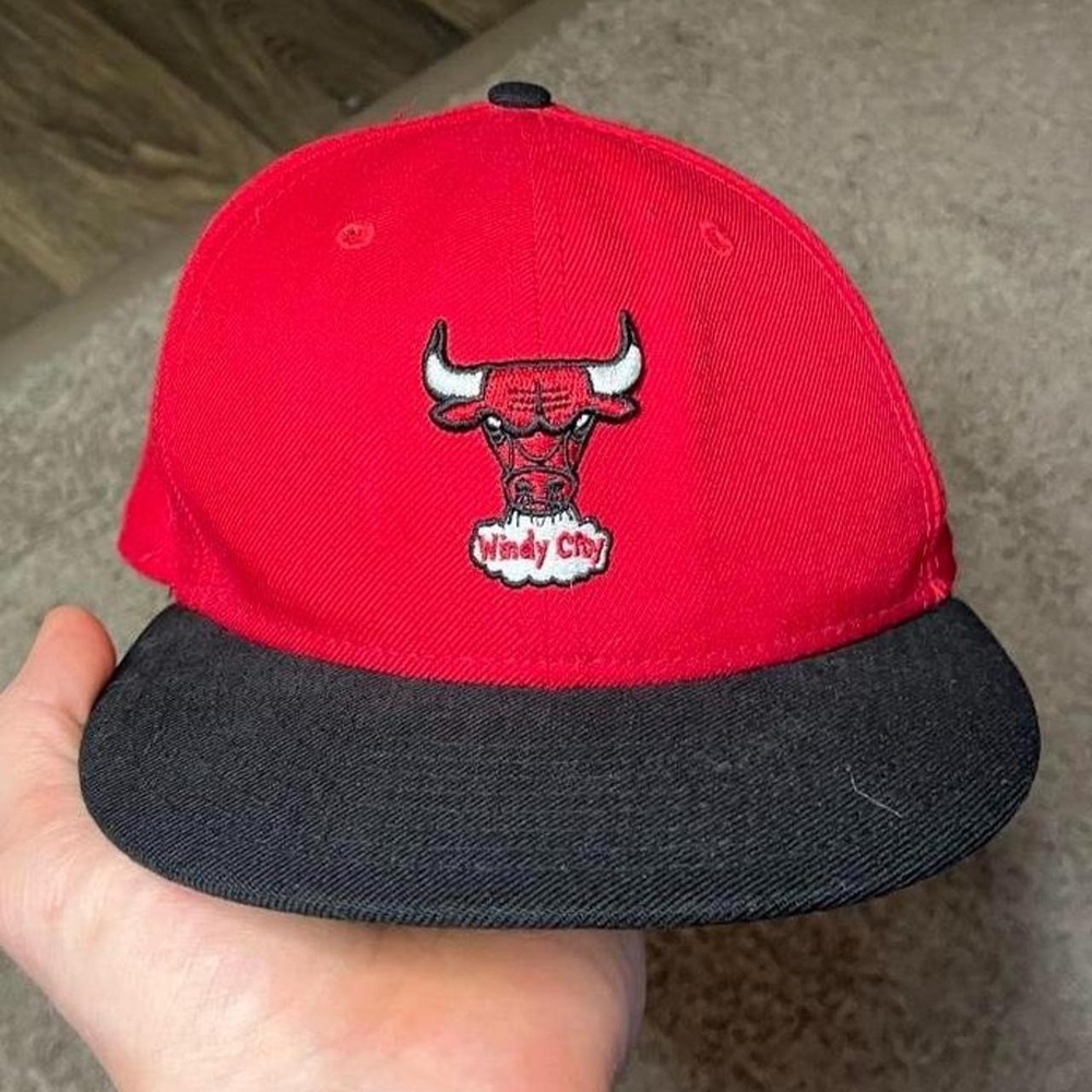 Chicago Bulls red & black New Era 59FIFTY cap size 6 3/4